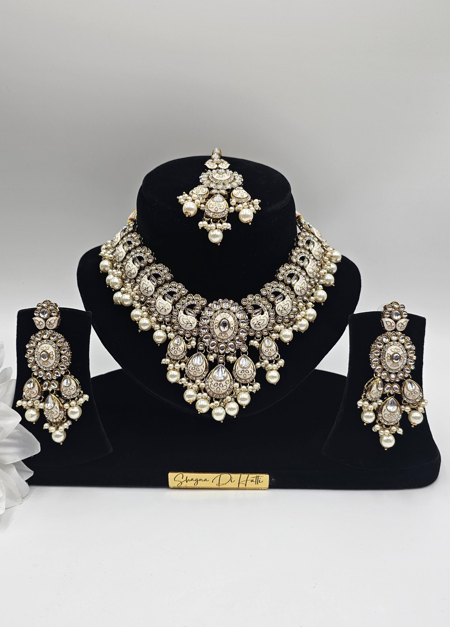 Nivisha Set