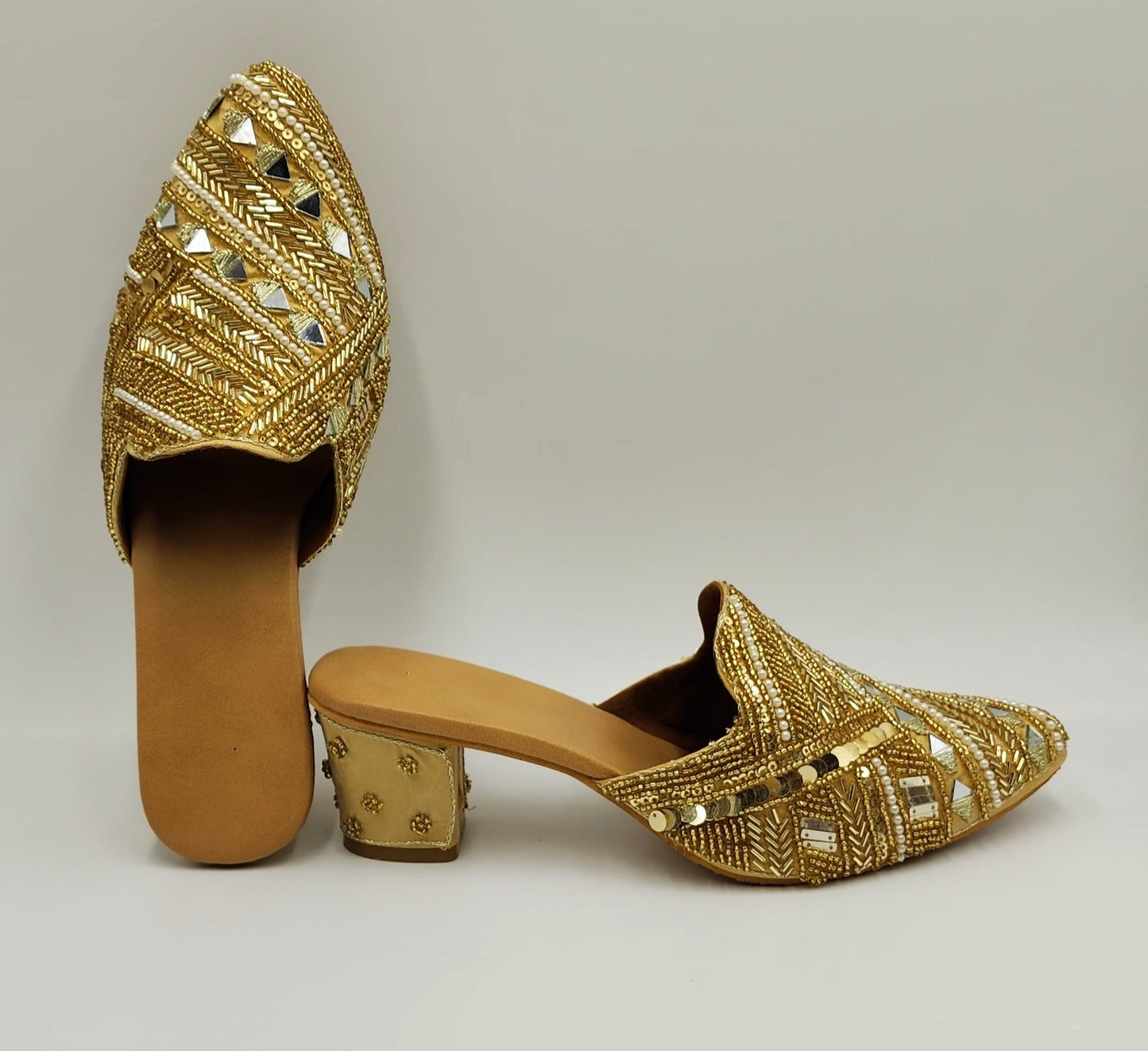 Aki Women's Punjabi Jutti