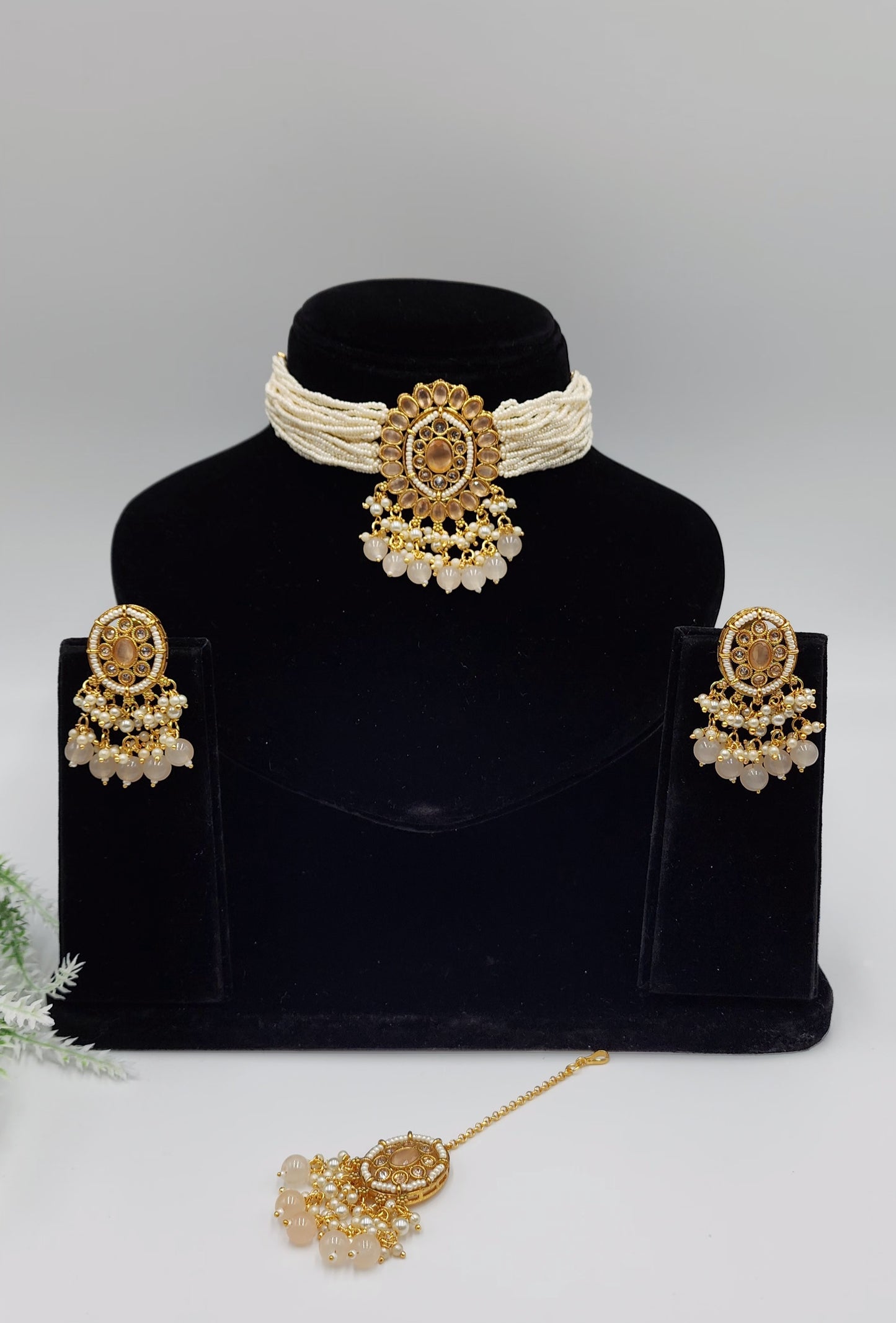 Yaad Choker Set