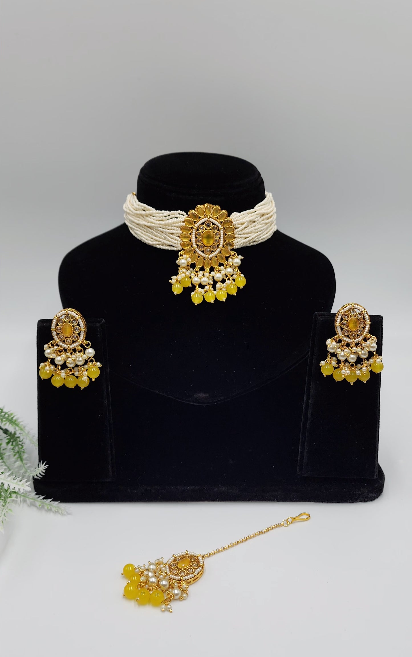 Yaad Choker Set