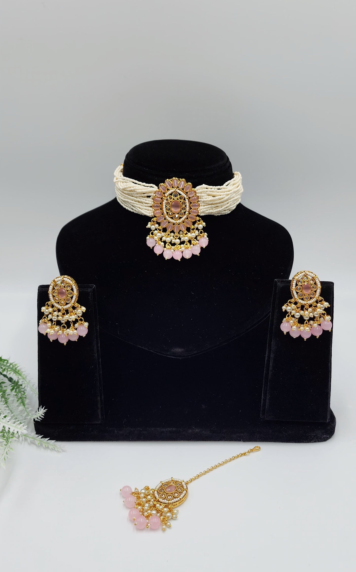 Yaad Choker Set