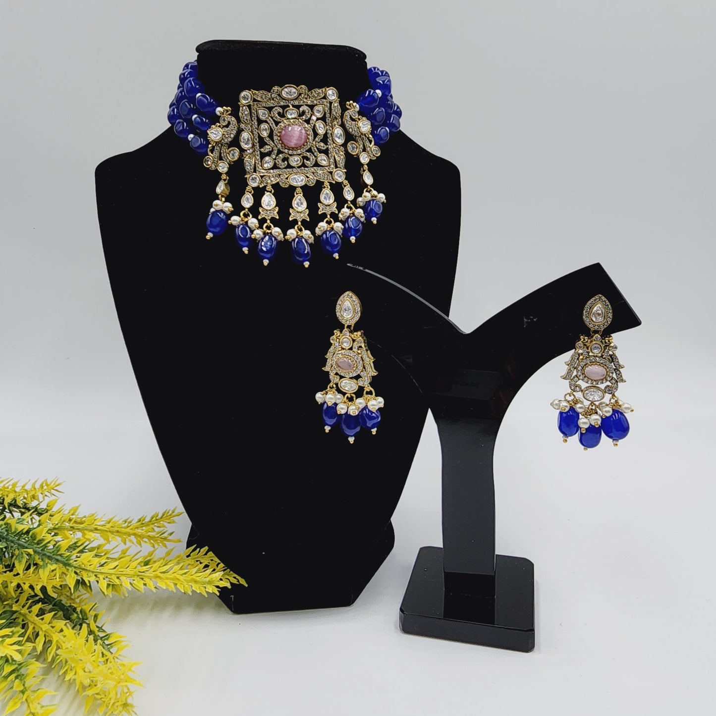 Arazoi Tiyani Kundan Sets