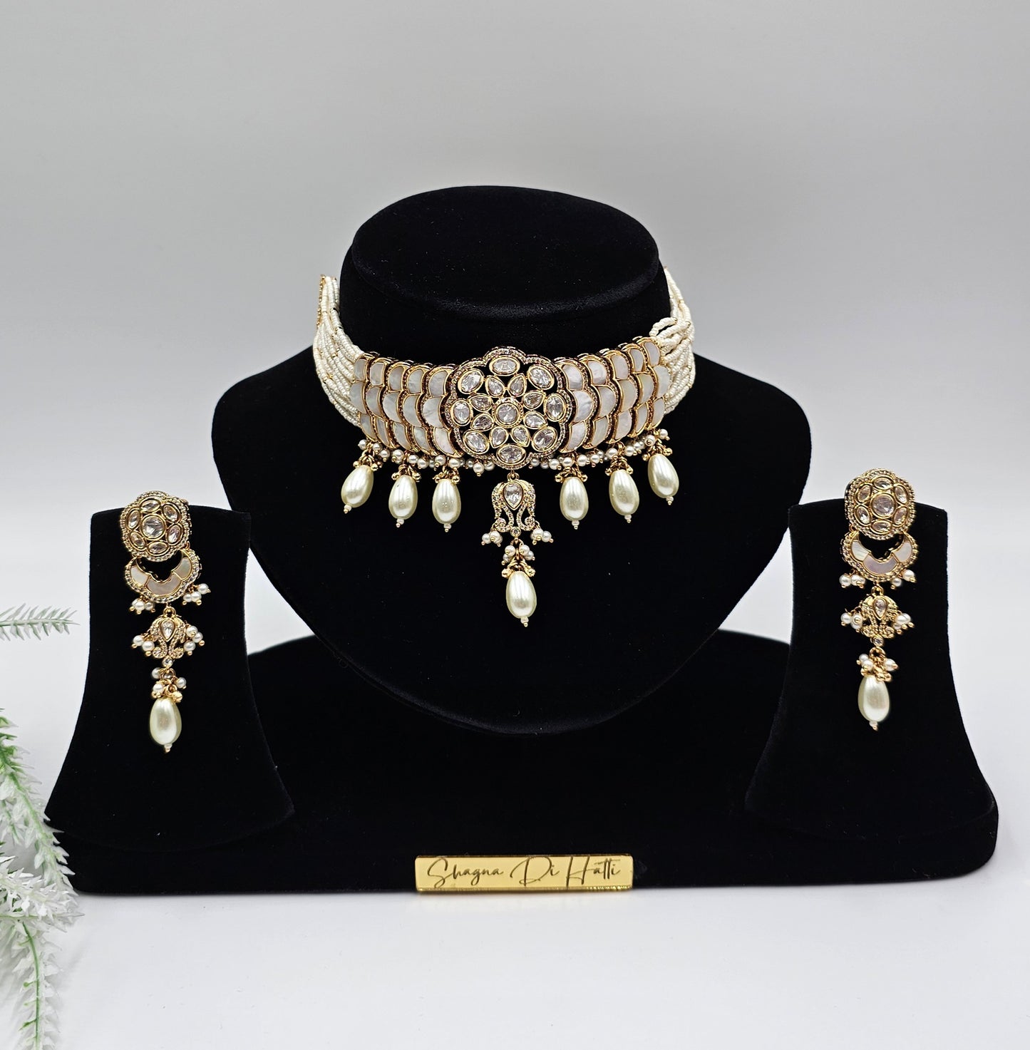 Sharvi Kundan Set